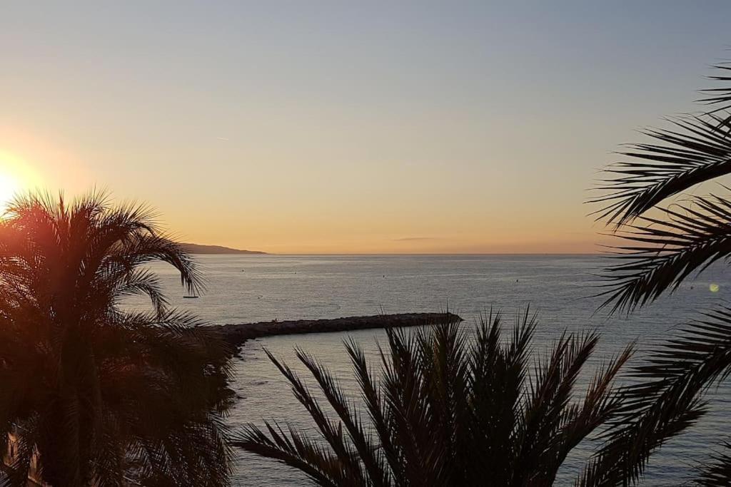 Appartement Bord De Mer Avec Garage Menton Buitenkant foto
