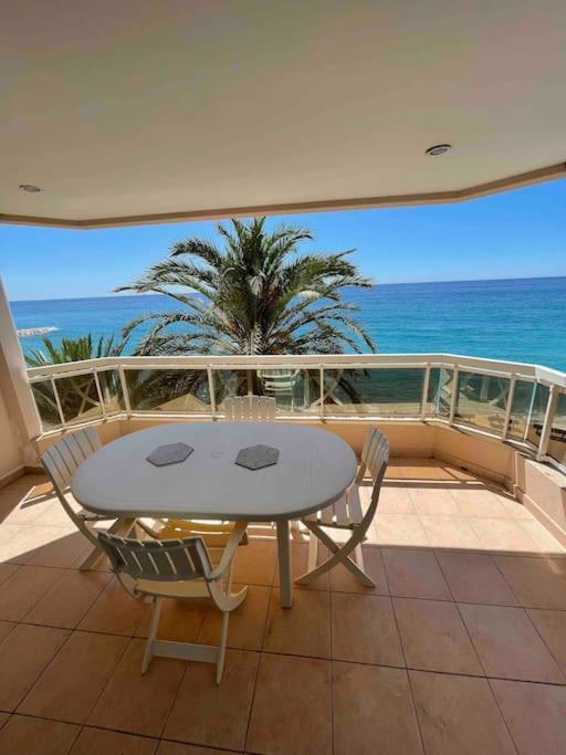 Appartement Bord De Mer Avec Garage Menton Buitenkant foto